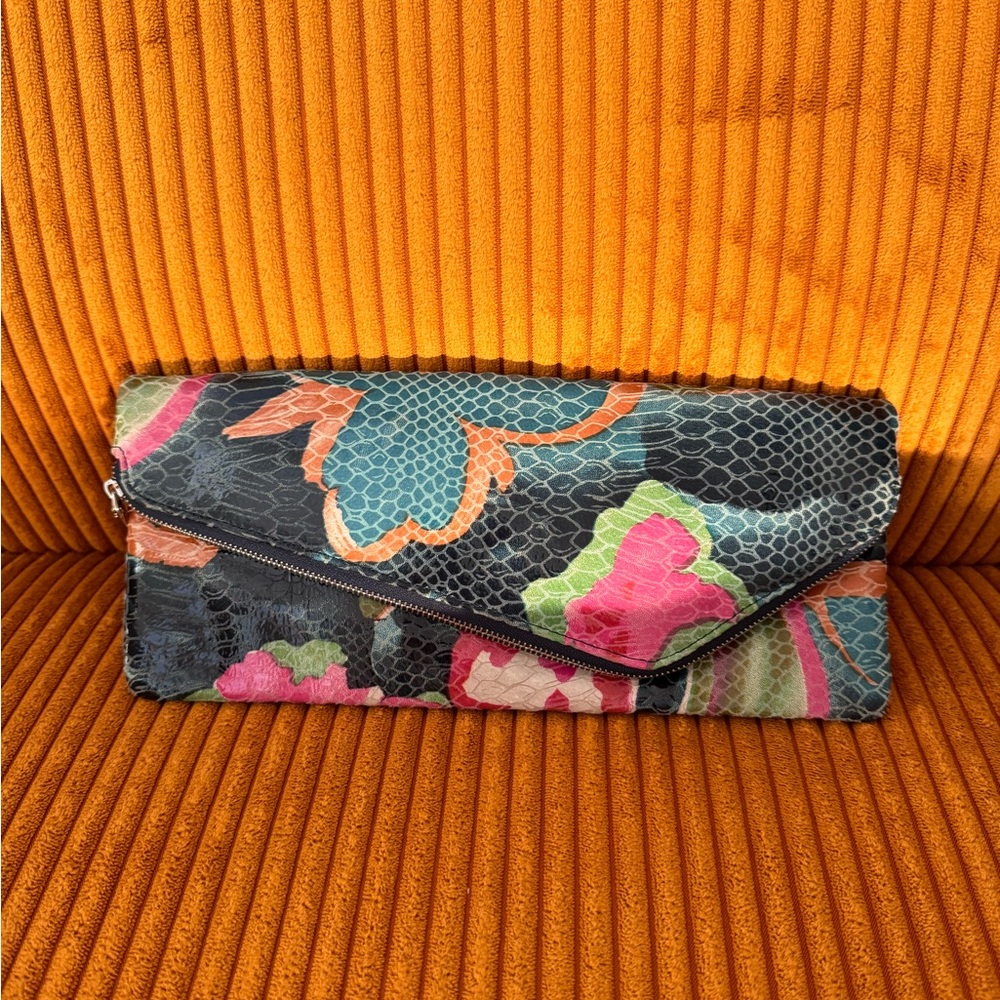Hobo clutch! Colorful and chic!